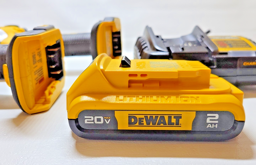 DEWALT, 20V BRUSHLESS DCD850, 1/2, 1/4, ATOMIC COMPACT,W/BATTERY & CHARGER (B4) - Picture 11 of 24