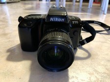 Macchina fotografica Nikon F 70 obiettivo Nikon AF NIKKOR 28-80