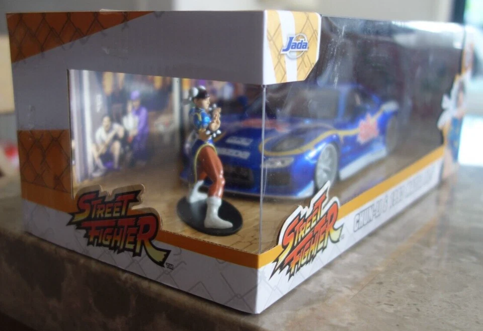Street Fighter Chun Li Jada 1:24 y Mazda RX-7 1993 azul Foto 2 de 4