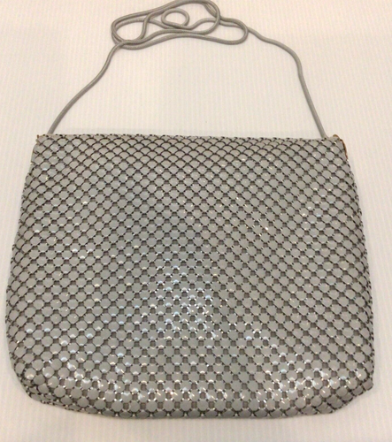VINTAGE METAL MESH CLUTCH WITH 18 INCH CHAIN SHOULDER STRAP COOL FEEELING PURSE - Picture 5 of 5