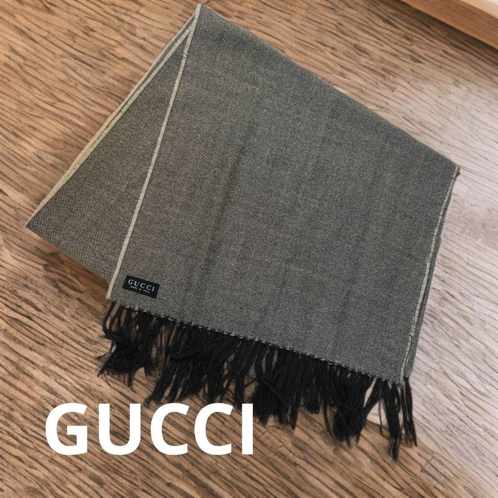 Gucci grande écharpe grise étole châle avec franges du Japon