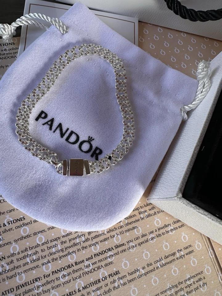 Collar y pulsera de cadena cubana con pavé Foto 2 de 3