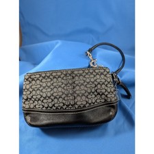 COACH VINTAGE MINI KISSING C  S WRISTLET