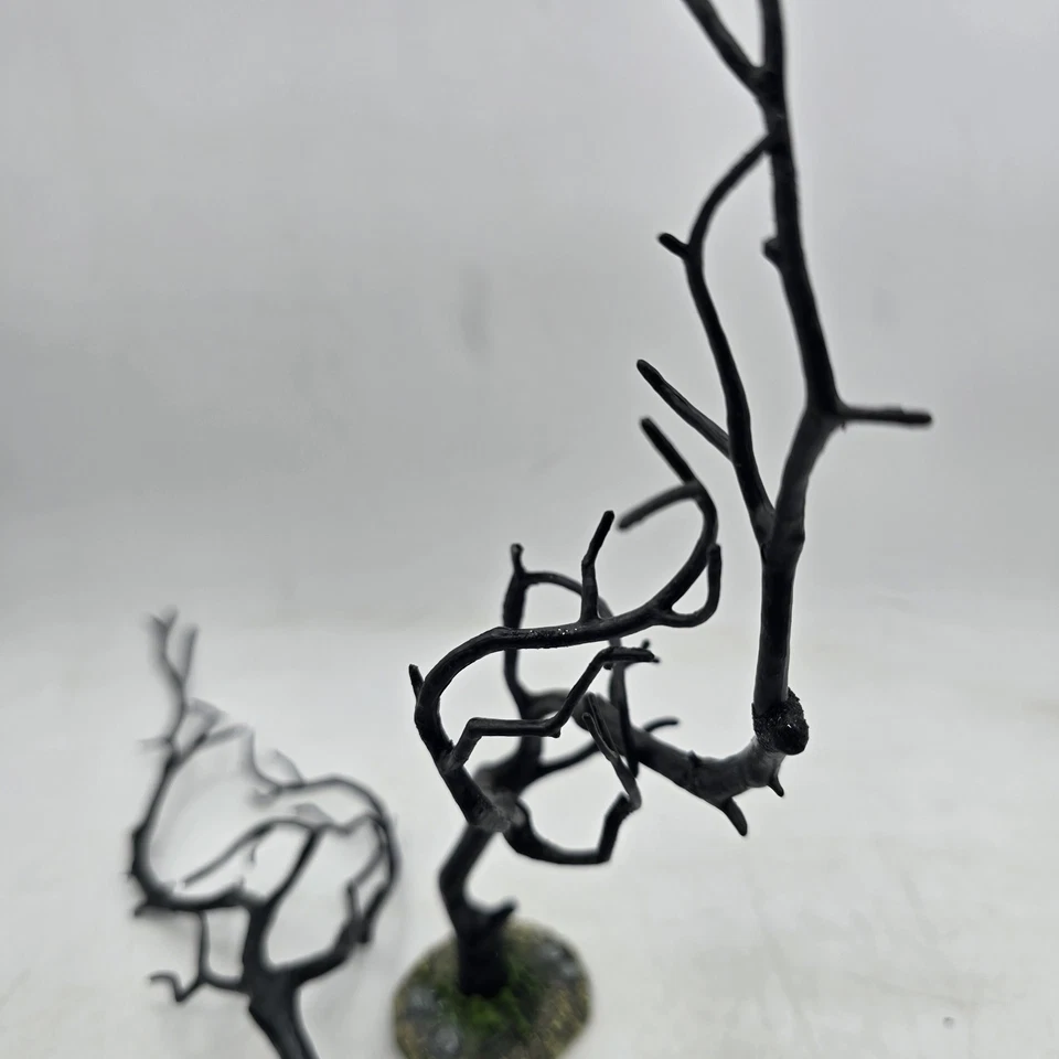 Disney Mickey Mouse Halloween Set Pueblo Casa Embrujada 2 Espeluznantes Árboles Negros Foto 2 de 4