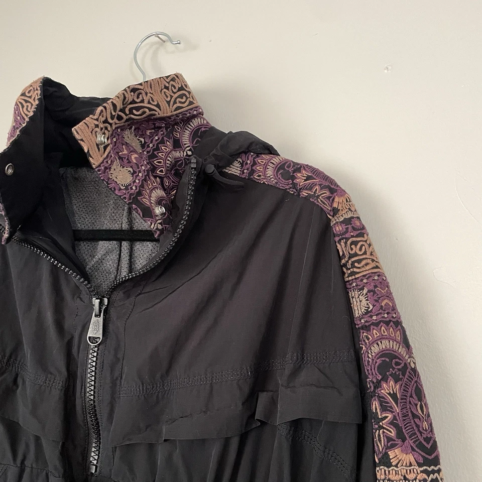 Chaqueta Free People She Fly Bordada Anorak Movimiento FP Mujer’s Pequeña Negra Foto 4 de 4
