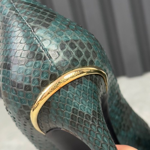 Louis Vuitton Eyeline Pump tacchi alti verde pitone 8 US o 38 EUR - Foto 19 di 24