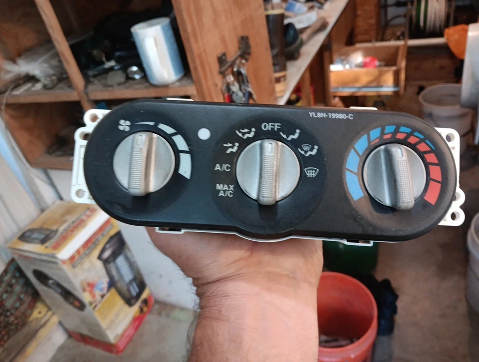 2001-2006? Control de aire acondicionado calefacción Mazda Tribute sin probar Foto 2 de 4