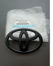 TOYOTA MATT BLACK14 CM LOGO EMBLEM BADGE FOR TOYOTA COROLLA ALTIS YARIS 2013-17