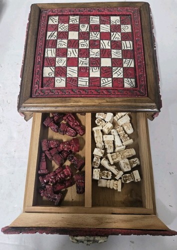 Vintage Mayan Aztec Conquistador Red White Wooden Chess Set - Bild 4 von 6