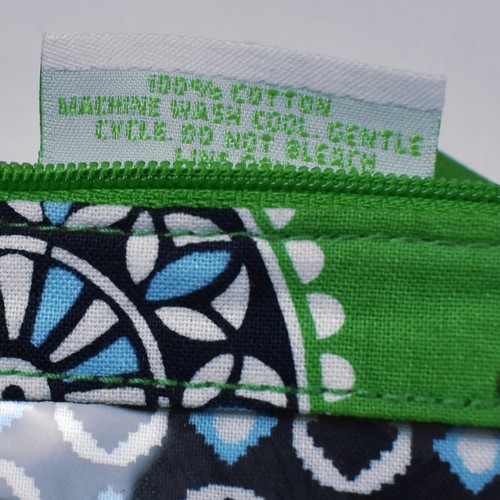 NUEVO Vera Bradley Cupcake Verde Retirado Estampado Floral Clip Cremallera Identificación Llavero Bolsa - Imagen 6 de 7