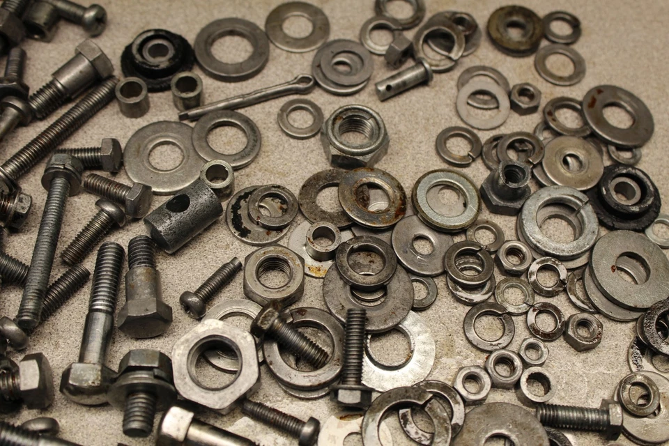 KAWASAKI F11 73-75 LOTE DE HERRAJES PERNOS TUERCA AMORTIGUADORES RESORTES ARANDELAS OEM Foto 4 de 4