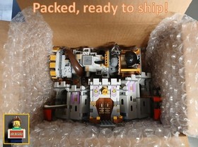 LEGO Angry Birds: King Pig's Castle (75826) -  ALL mini figs + instructions