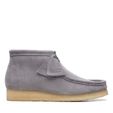 26169731 MENS CLARKS WALLABEE BOOT - GREY SUEDE