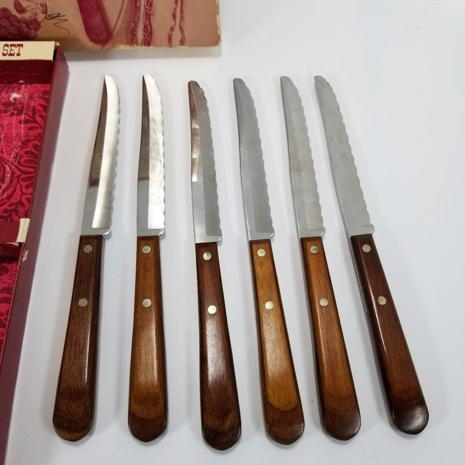 Vintage SEARS VANADIUM STAINLESS USA Serrated Scalloped Steak Knives