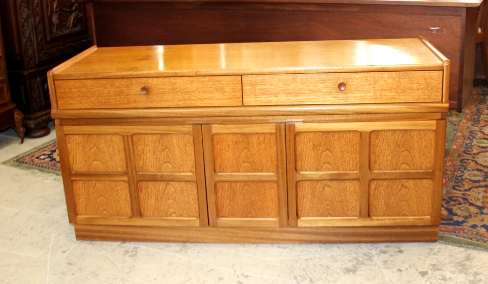 Aparador danés Mid Century de teca gabinete de bar buffet de Nathan Foto 3 de 4