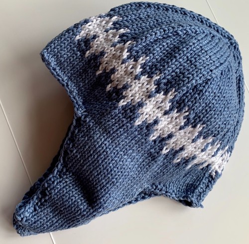 HAND-KNITTED COTTON BABY HELMET ~ BLUE/WHITE ~ 100% PURE COTTON ~ UP TO 1 YEAR - Picture 2 of 5