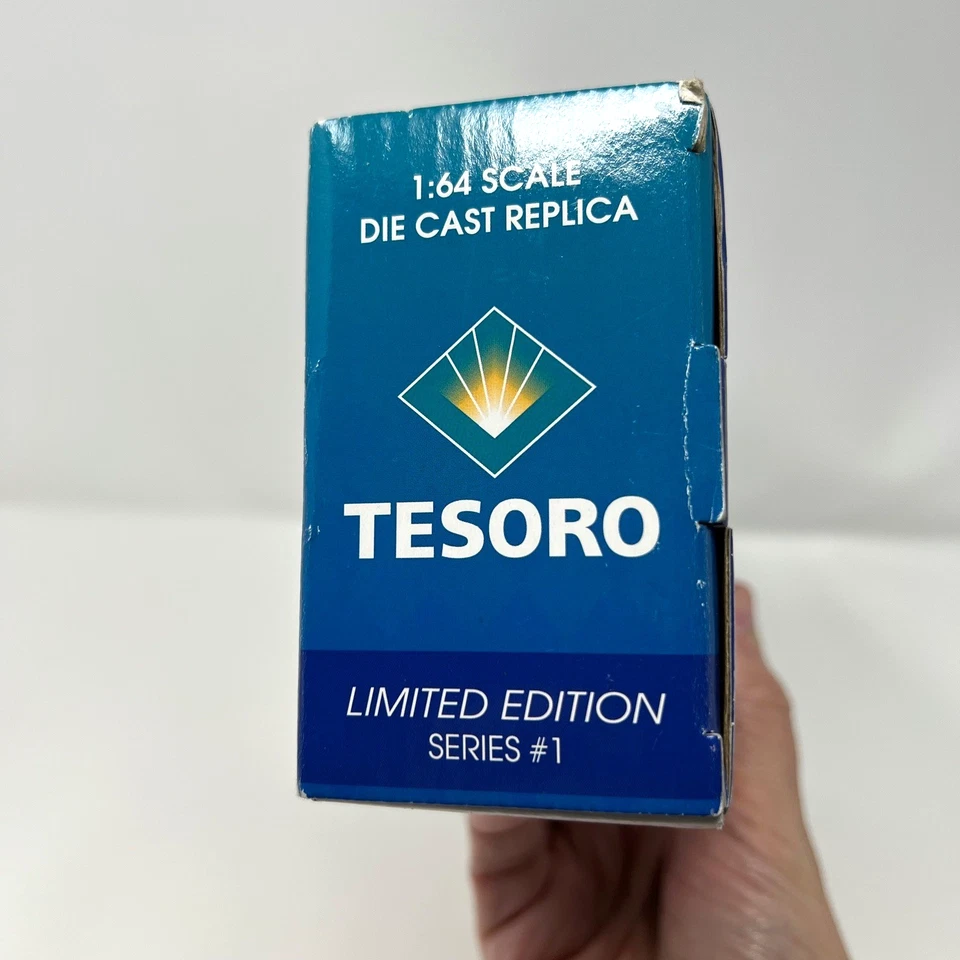 Ertl Collectibles Tesoro Tanker escala 1:64 fundido a presión edición limitada nuevo Foto 4 de 4