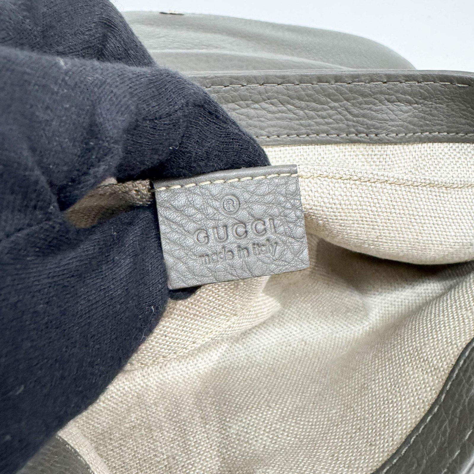 GUCCI Stirrup Gray Python Embossed Leather Should… - image 17