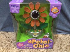 2001 HASBRO Vintage Tiger Electronics Petal Chi Orange Dancing Daisy