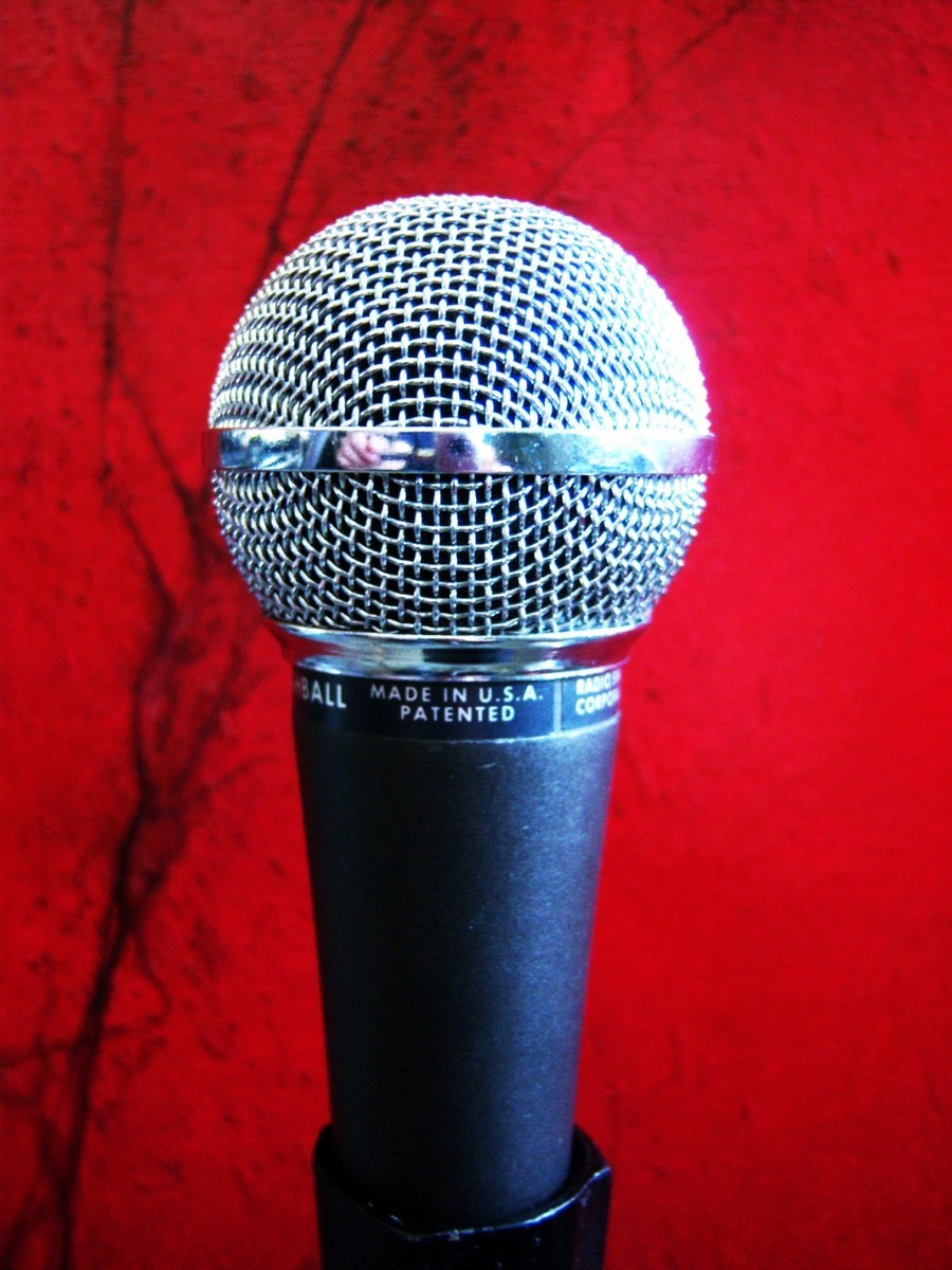 Vintage 1980's Realistic Highball / Shure SM58 dynamic microphone