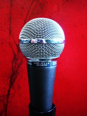 Vintage 1980's Realistic Highball / Shure SM58 dynamic microphone
