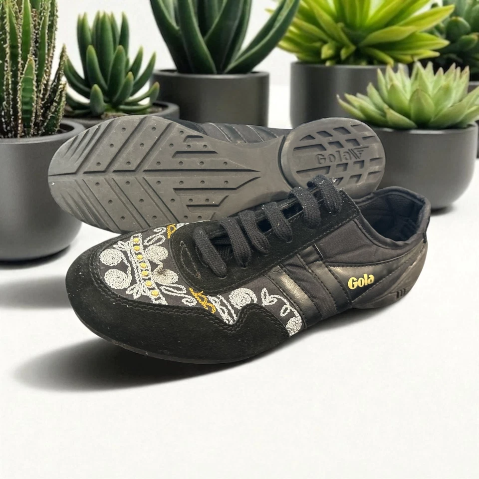 ***NEW*** Gola Women`s Trainer Size 5 U.S. Nylon with Suede trim - Image 2 of 4