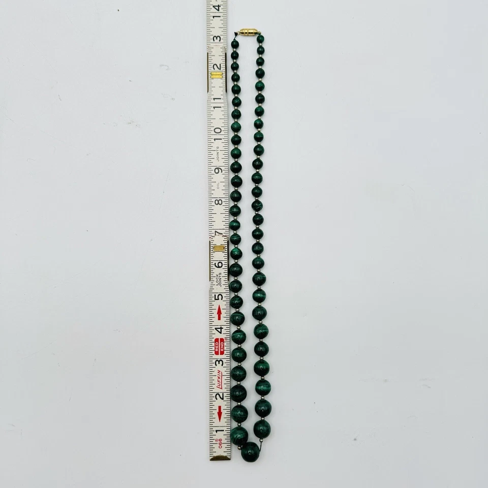 孔雀石渐变珠项链金色金属桶扣 26 英寸复古 — 第 2/4 张图片