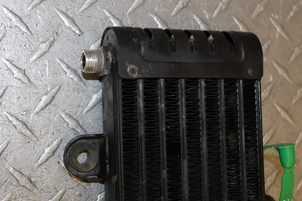 2001 川崎 ZR7S ZR750 发动机机油冷却器  — 第 2/4 张图片