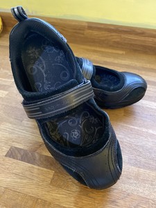 skechers shape ups size 5