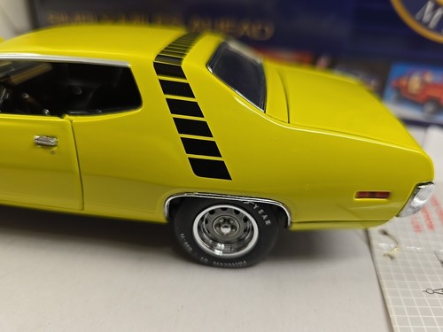 Franklin Mint 1971 Plymouth Roadrunner HEMI amarillo 1:24 - Air Grabber - Imagen 19 de 24