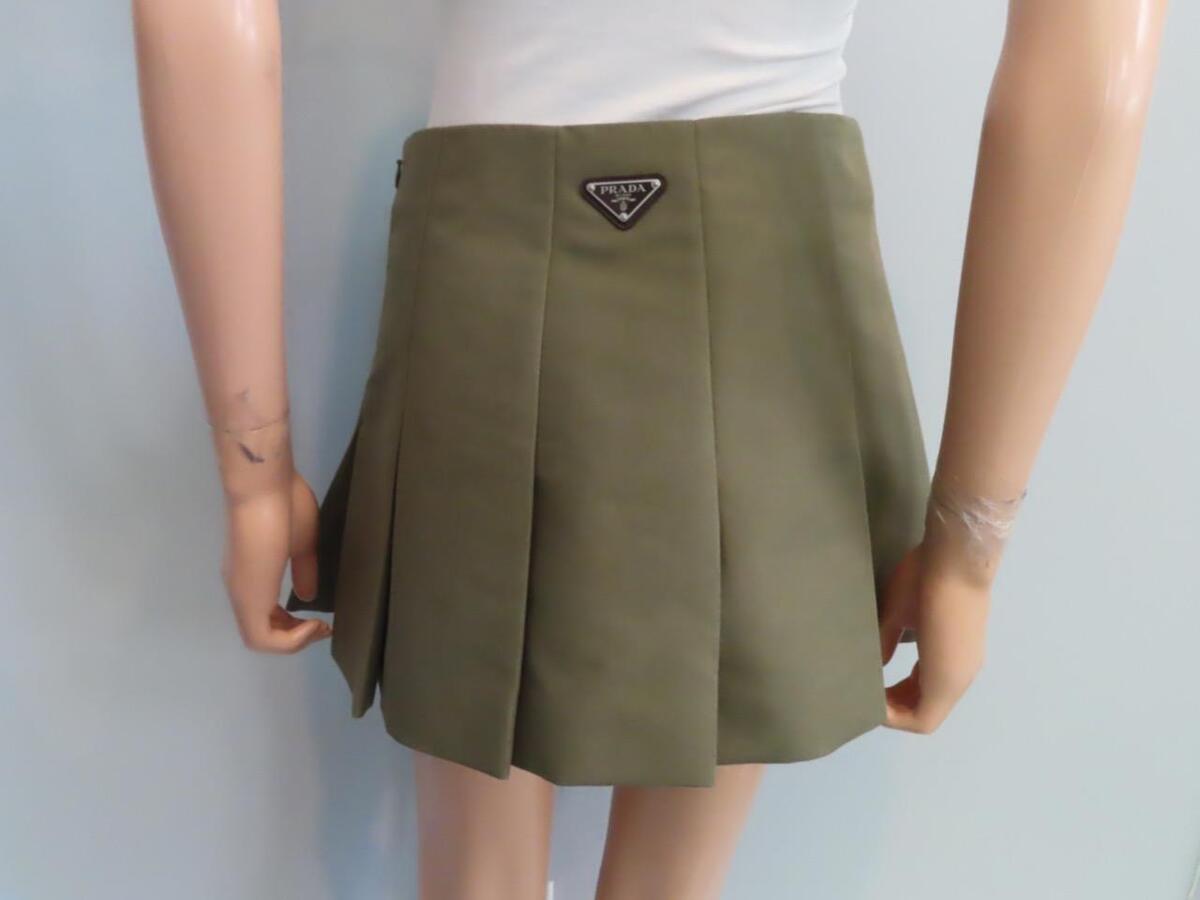 PRADA★素敵!Technical Canvas Pleated Mini Skirt NWT PRADA Military Green Technical Canvas Pleated Mini Skirt