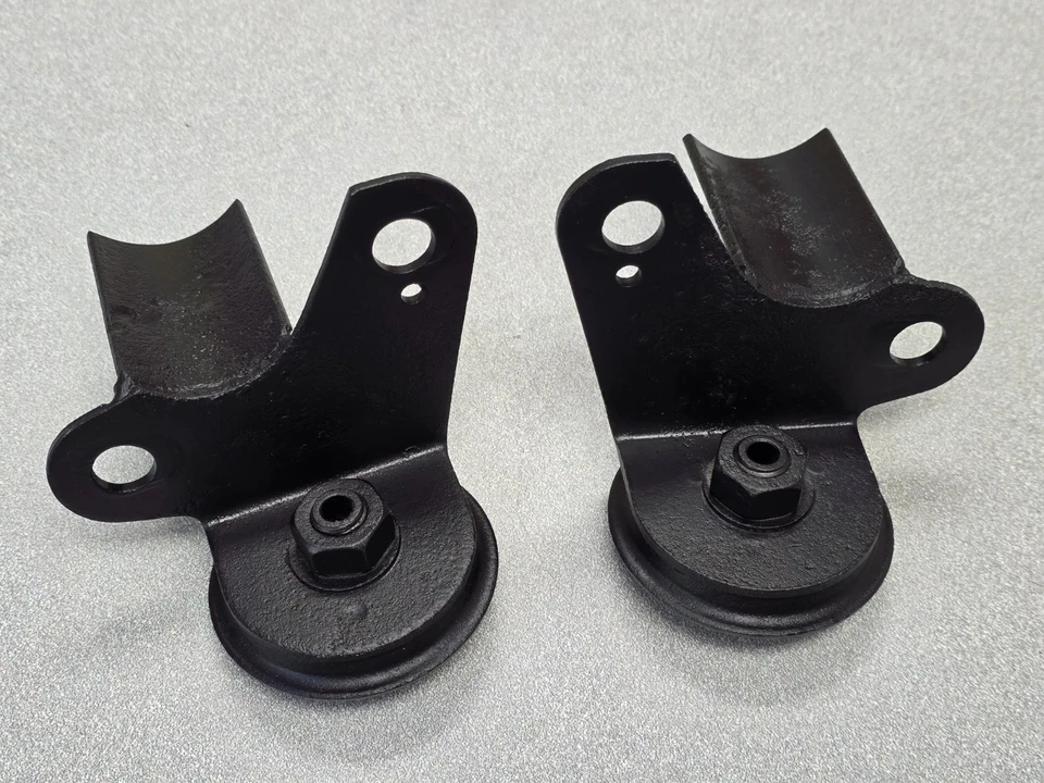 PAIR USED ORIGINAL GENUINE PORSCHE 356A 356B REAR BUMP STOP MOUNTING BRACKETS - Imagem 4 de 4