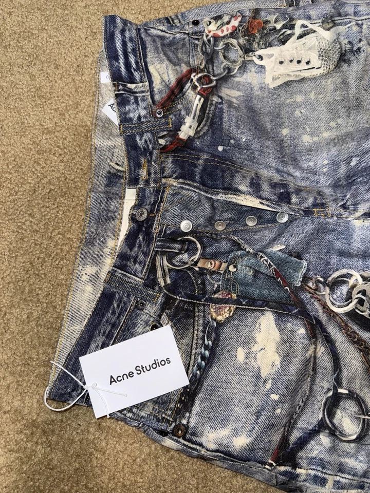 Vaqueros llavero Acne Studios 1981. Foto 3 de 4