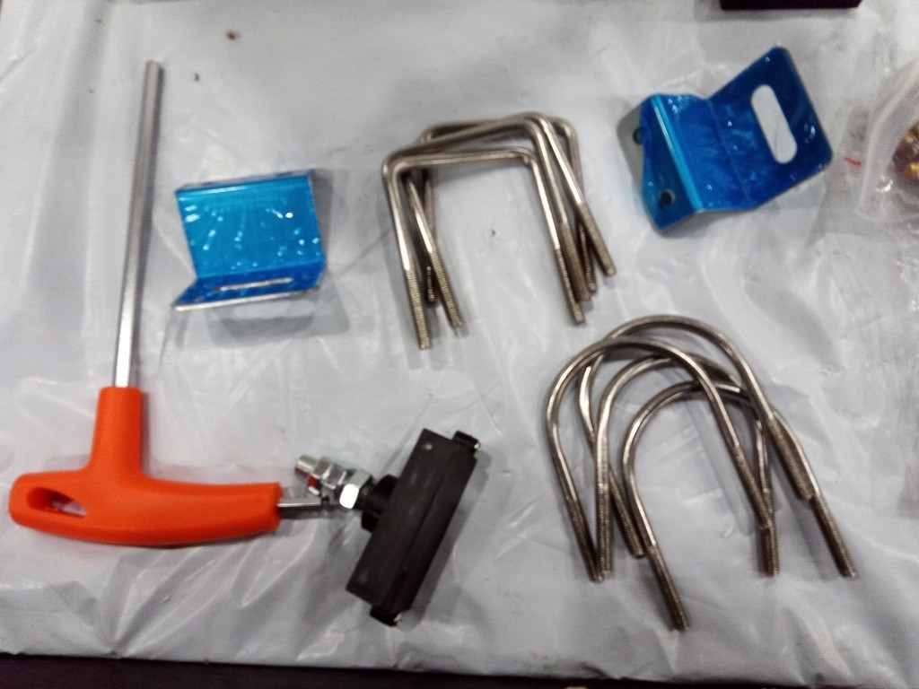 Blütezeit 1400lb Solar Sliding Gate Opener w/ Solar Panel, WiFi & Battery-Used