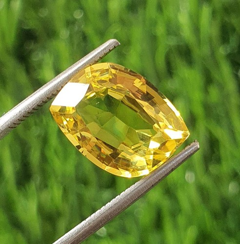 10.31 Ct Flawless Fancy Cut AAA Ceylon Yellow Sapphire Lab Grown Loose Gemstone - Picture 3 of 9