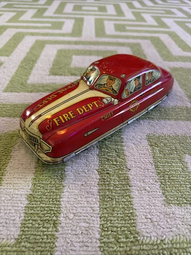 VINTAGE 1950’S MARX TIN FRICTION TOY FIRE CHIEF DEPARTMENT CAR Car #1