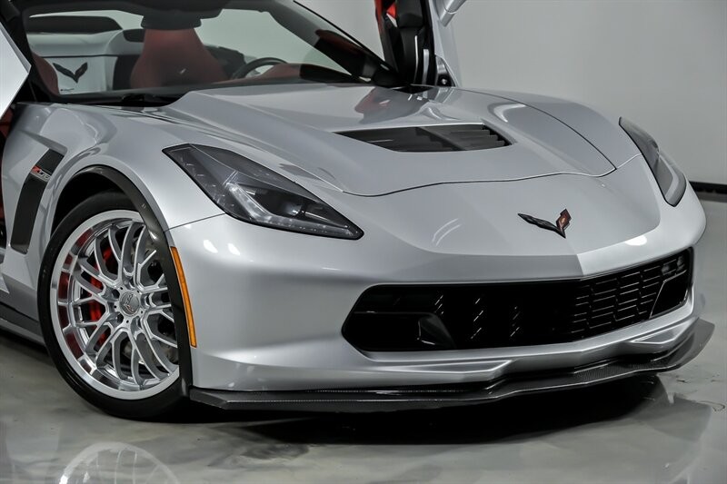 2015 Silver Chevrolet Corvette   | C7 Corvette Photo 2