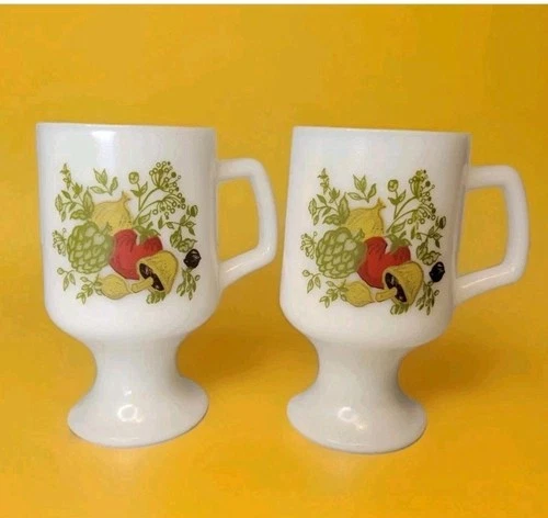 Vtg Corning Ware SPICE Of LIFE Milk Glass Footed Pedestal Set 2 MUGS Mushrooms