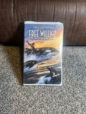 Free Willy 2: The Adventure Home (VHS, 1995, Clam Shell)