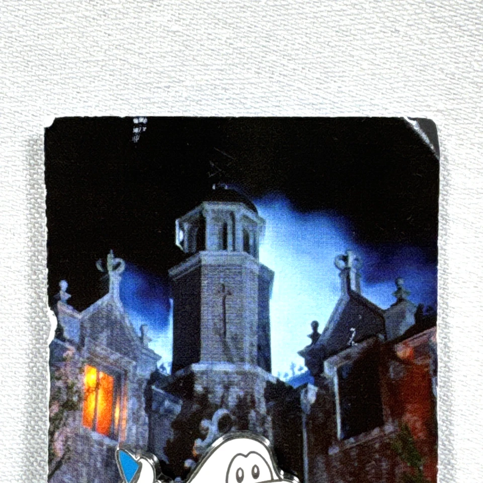 2010 DISNEY CLUB PINGUIM MISTÉRIO PIN FANTASMA COM CARTÃO MANSÃO ASSOMBRADA - Imagem 4 de 4