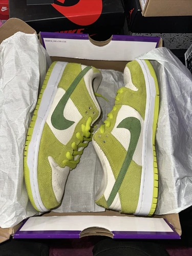 Size 10 - Nike Dunk Low SB Sour Apple 2022