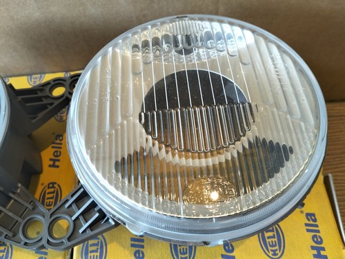 BMW E32 E34 HEADLIGHT RIGHT AND LEFT HELLA NEW - Picture 2 of 9