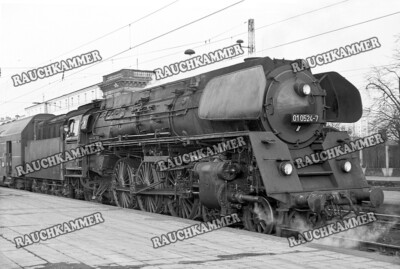 PE-Fotoabzug 10x15 DR 01 0524-7 Magdeburg Hbf 1971 / F144952