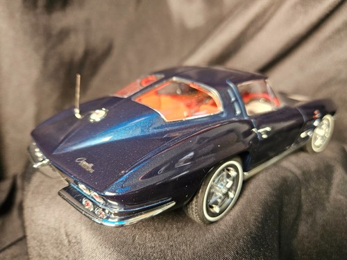 AUTOart 1963 Chevrolet Corvette Blue 1:18 Scale Inv. #3997 - Picture 4 of 7