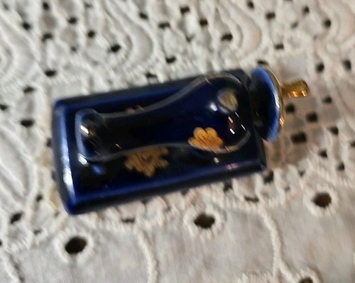 Vintage LIMOGES CASTEL COBALT GOLD PORCELAIN SEWING MACHINE France Miniature - Picture 3 of 7