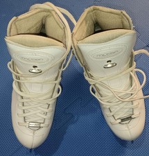 RIEDELL MOTION ICE FIGURE SKATES JUNIOR YOUTH 2.5 MEDIUM ROBUST PADDING