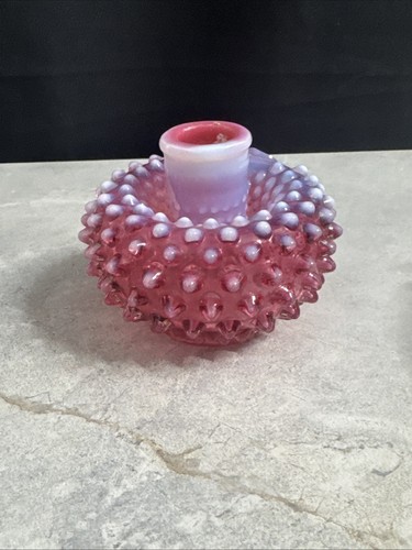Vtg Fenton Opalescent Cranberry Hobnail Candlestick Holder~ Chamber Stick Gf2 - Imagen 7 de 11