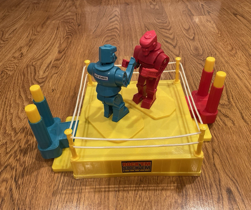 Mattel Rock 'Em Sock 'Em Robots Game Red & Blue Robots Yellow Ring