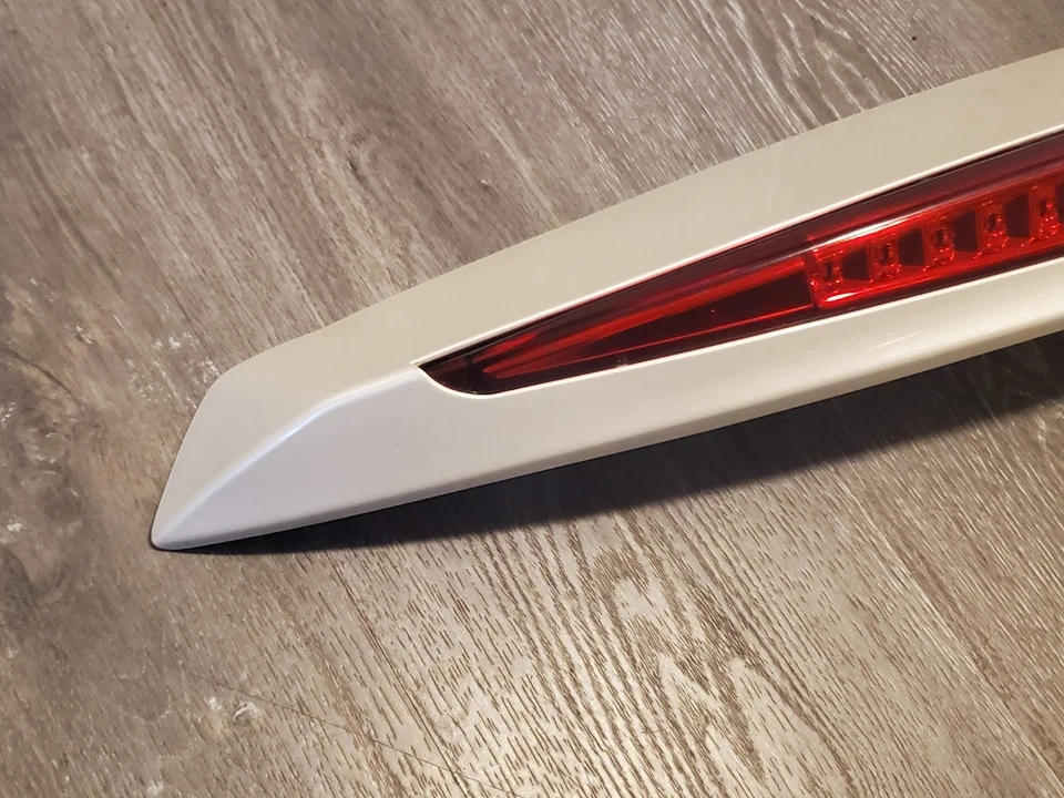 2004-2009 Cadillac SRX White Diamond Rear Spoiler Bezel third brake Light Foto 4 de 4