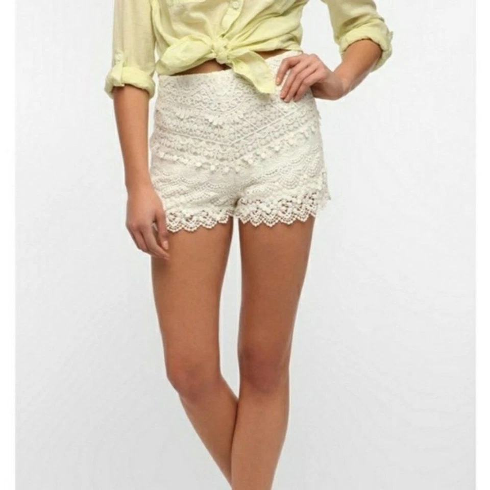 Pantalones cortos Urban Outfitters Kimchi azul para mujer blanco crochet Foto 2 de 4